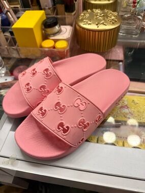 Gucci slides